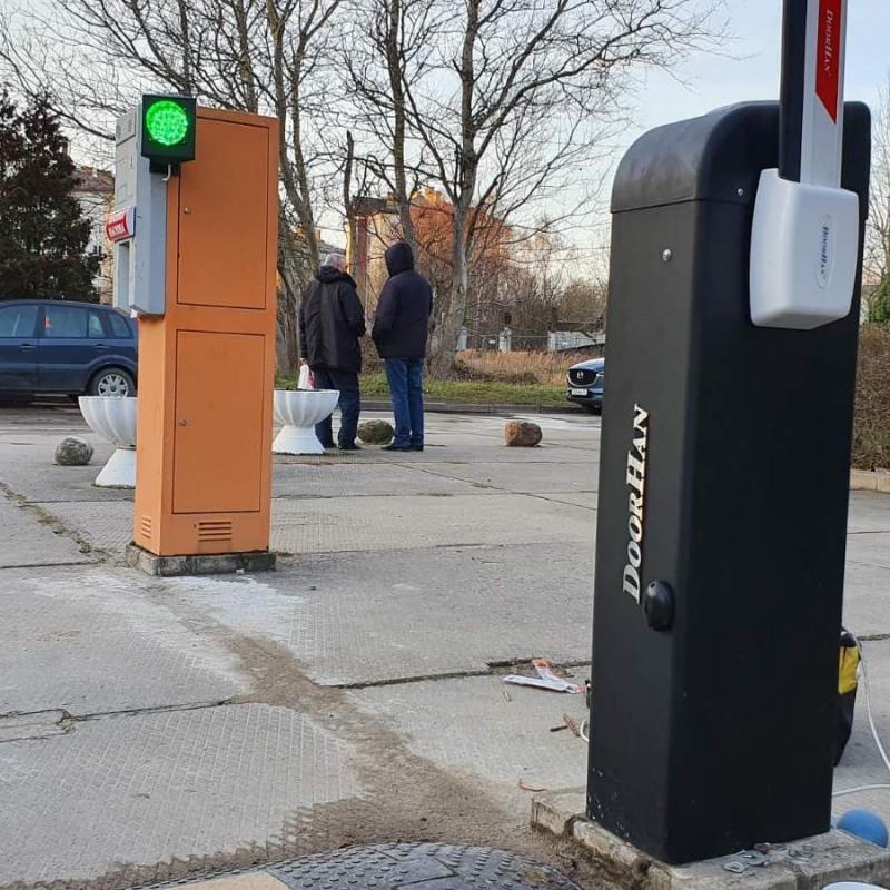 Установка шлагбаума со светофорами и системой распознавания ТС