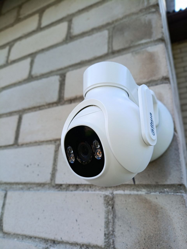 Установка WiFi камеры поворотного типа у заказчика