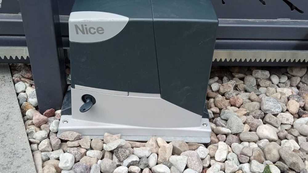 Установка автоматики  для откатных ворот Nice