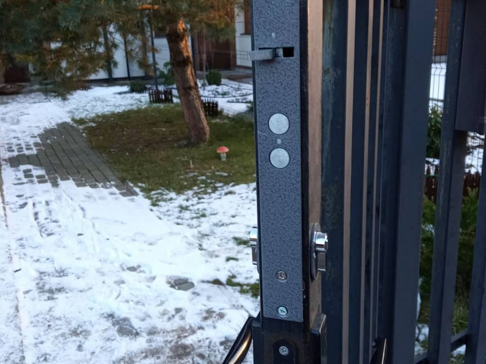 Монтаж видеодомофона и электромеханического замка